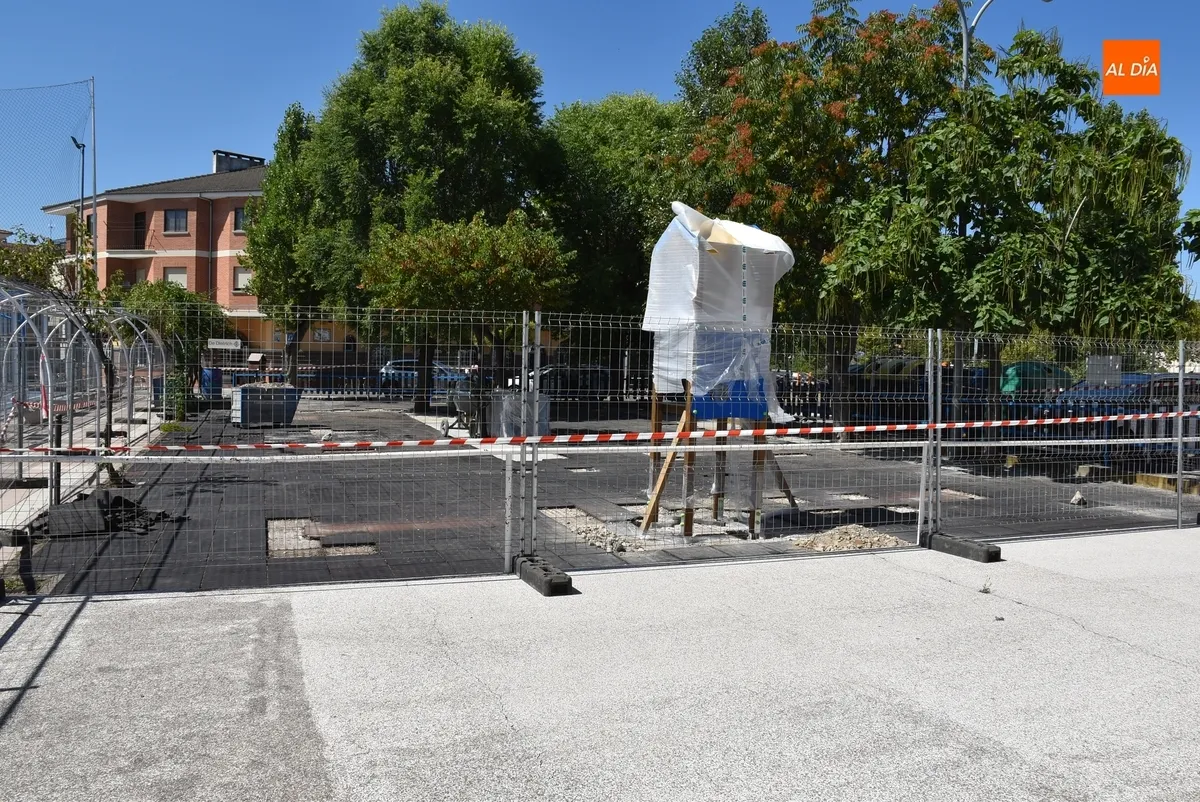 Foto 10 - El parque infantil de Las Canteras inicia su transformaci&oacute;n integral