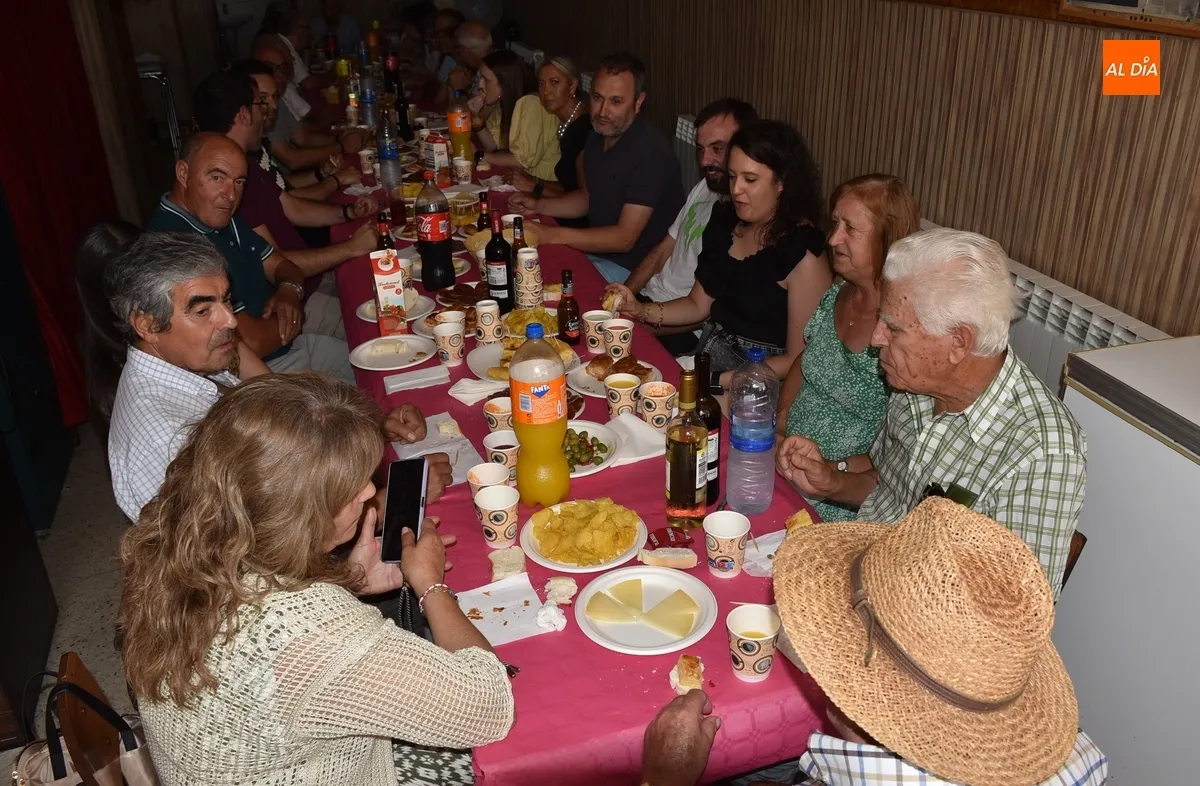 Foto 2 - Santa Ana remata sus fiestas con un aperitivo de confraternizaci&oacute;n
