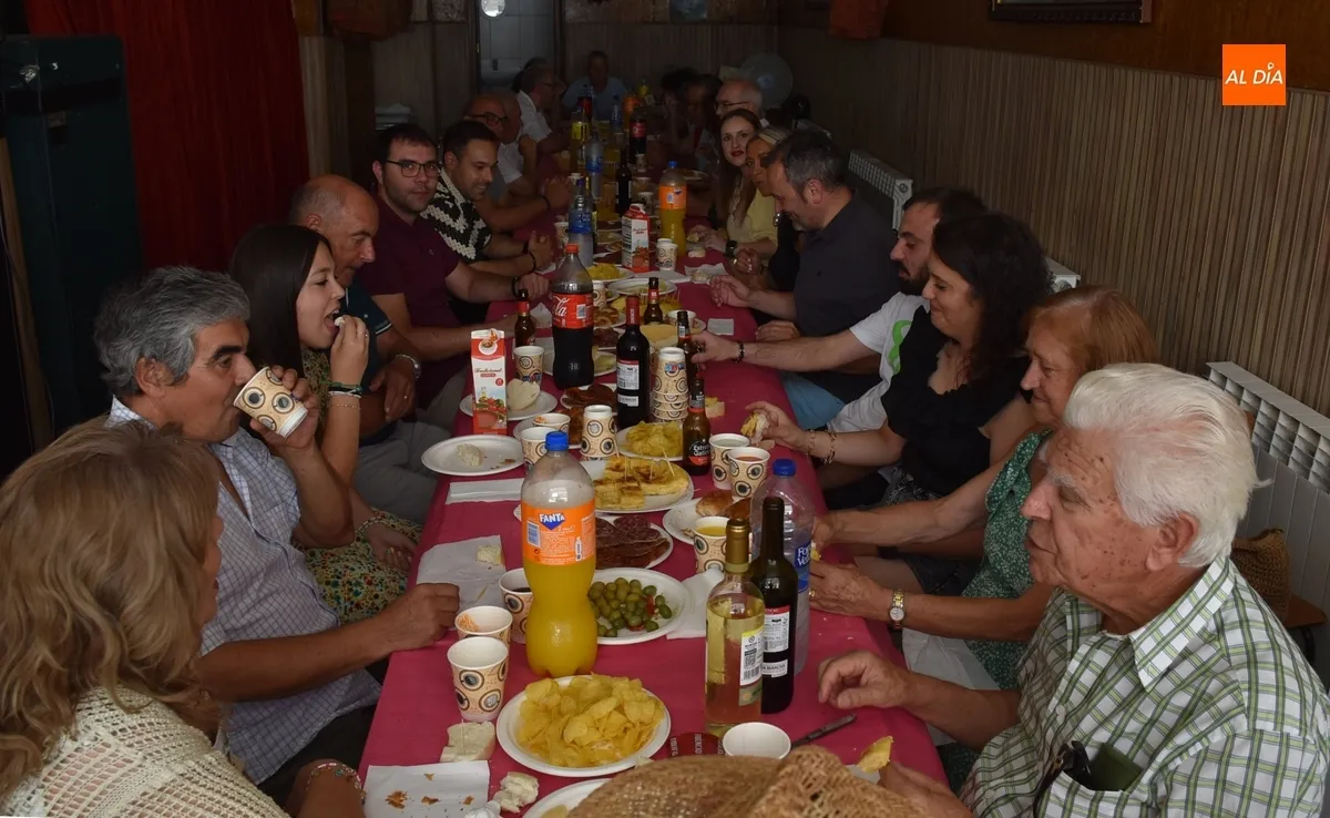 Foto 3 - Santa Ana remata sus fiestas con un aperitivo de confraternizaci&oacute;n