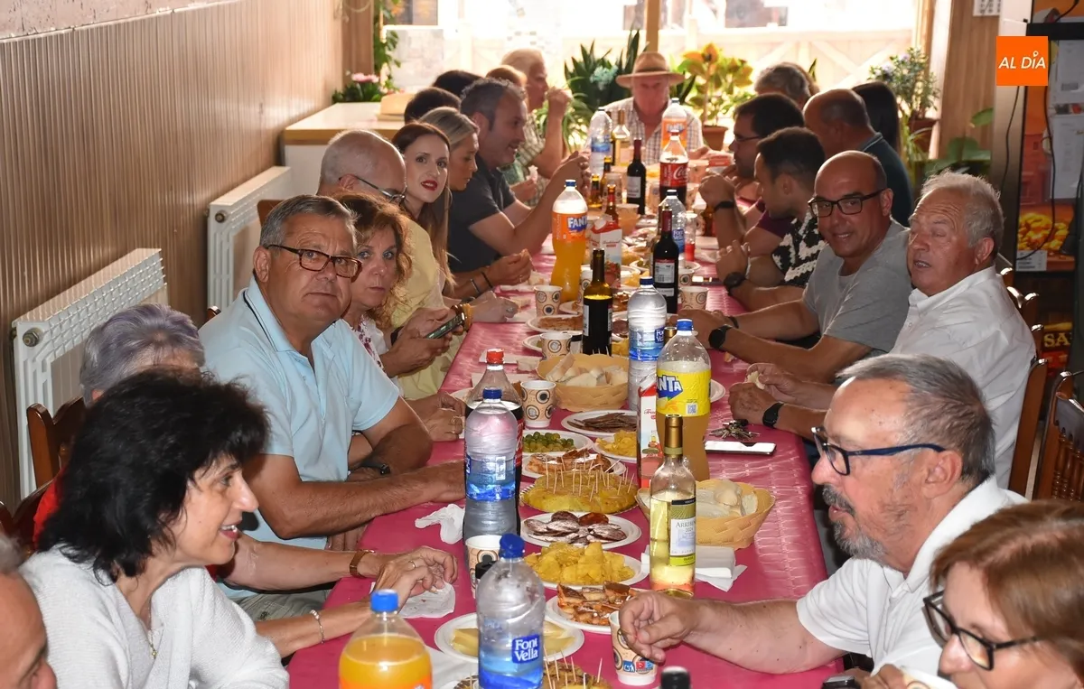 Foto 4 - Santa Ana remata sus fiestas con un aperitivo de confraternizaci&oacute;n