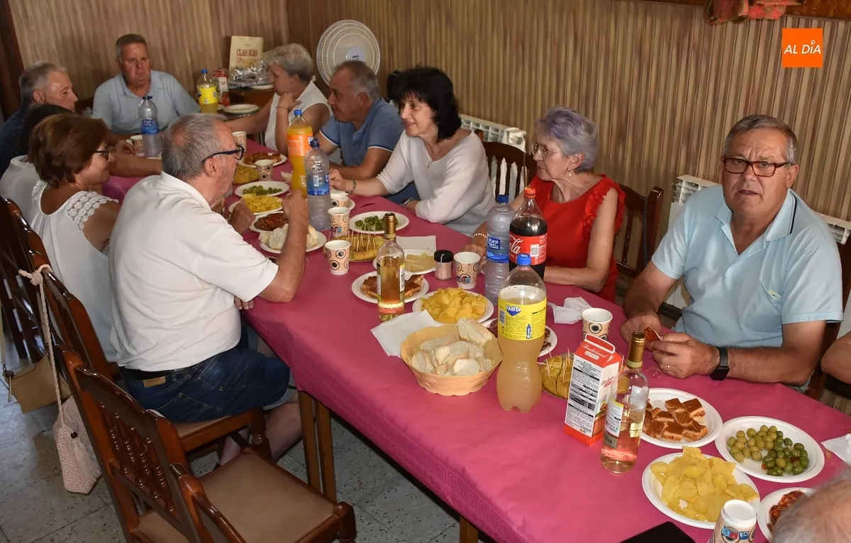 Foto 7 - Santa Ana remata sus fiestas con un aperitivo de confraternizaci&oacute;n