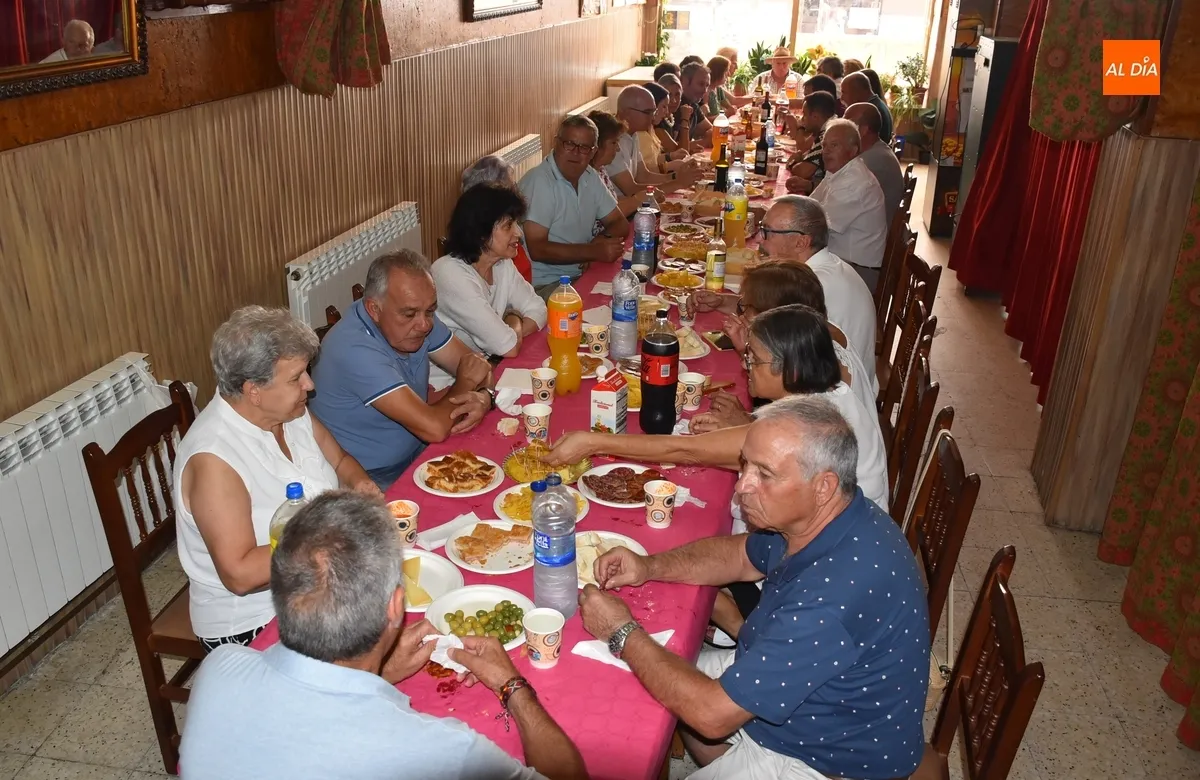 Foto 8 - Santa Ana remata sus fiestas con un aperitivo de confraternizaci&oacute;n