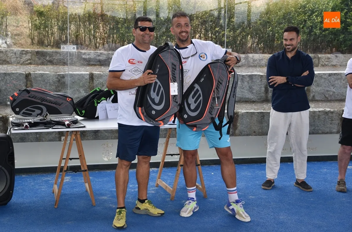 Foto 11 - Los hermanos Hugo y Mauro Hoyas ganan la categor&iacute;a principal del exitoso Torneo de P&aacute;del