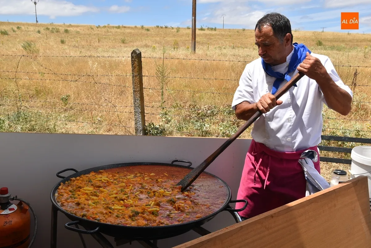 Foto 2 - Cipriano G&oacute;mez y Clementina Corvo reciben un homenaje en el fin de fiestas de la Avenida de Espa&ntilde;a