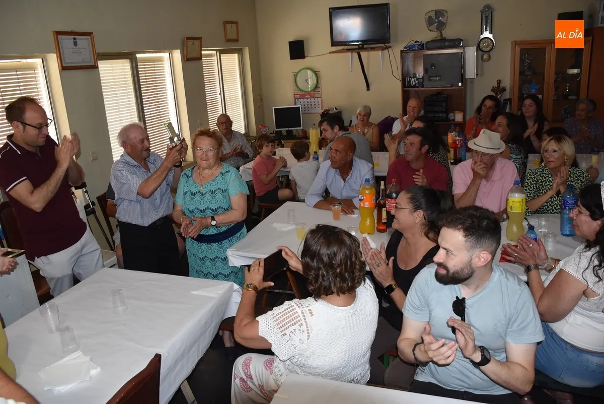 Foto 7 - Cipriano G&oacute;mez y Clementina Corvo reciben un homenaje en el fin de fiestas de la Avenida de Espa&ntilde;a