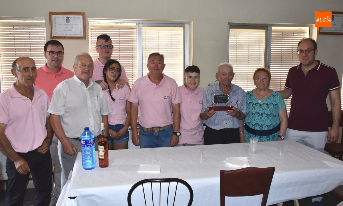 Cipriano Gómez y Clementina Corvo reciben un homenaje en el fin de fiestas de la Avenida de España