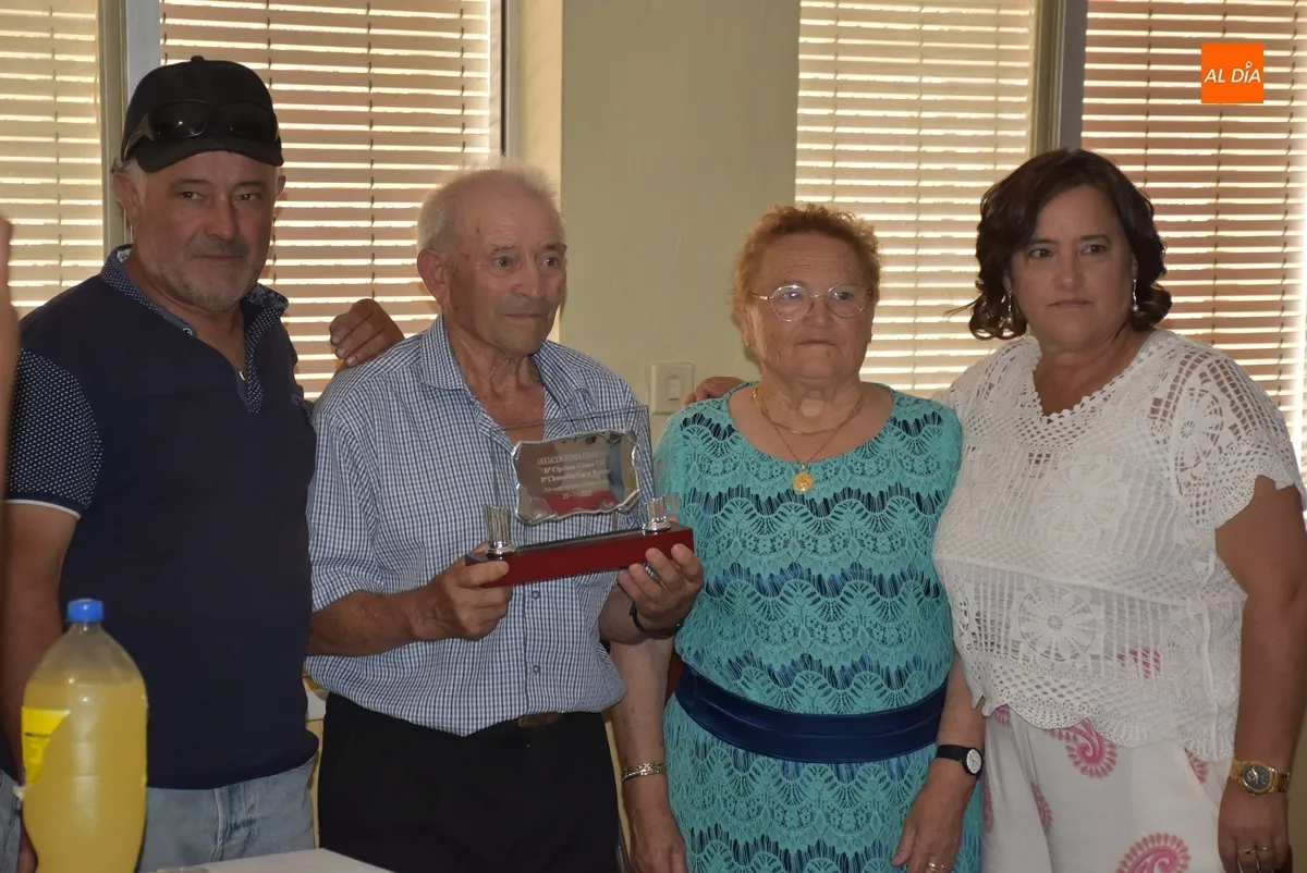 Foto 10 - Cipriano G&oacute;mez y Clementina Corvo reciben un homenaje en el fin de fiestas de la Avenida de Espa&ntilde;a
