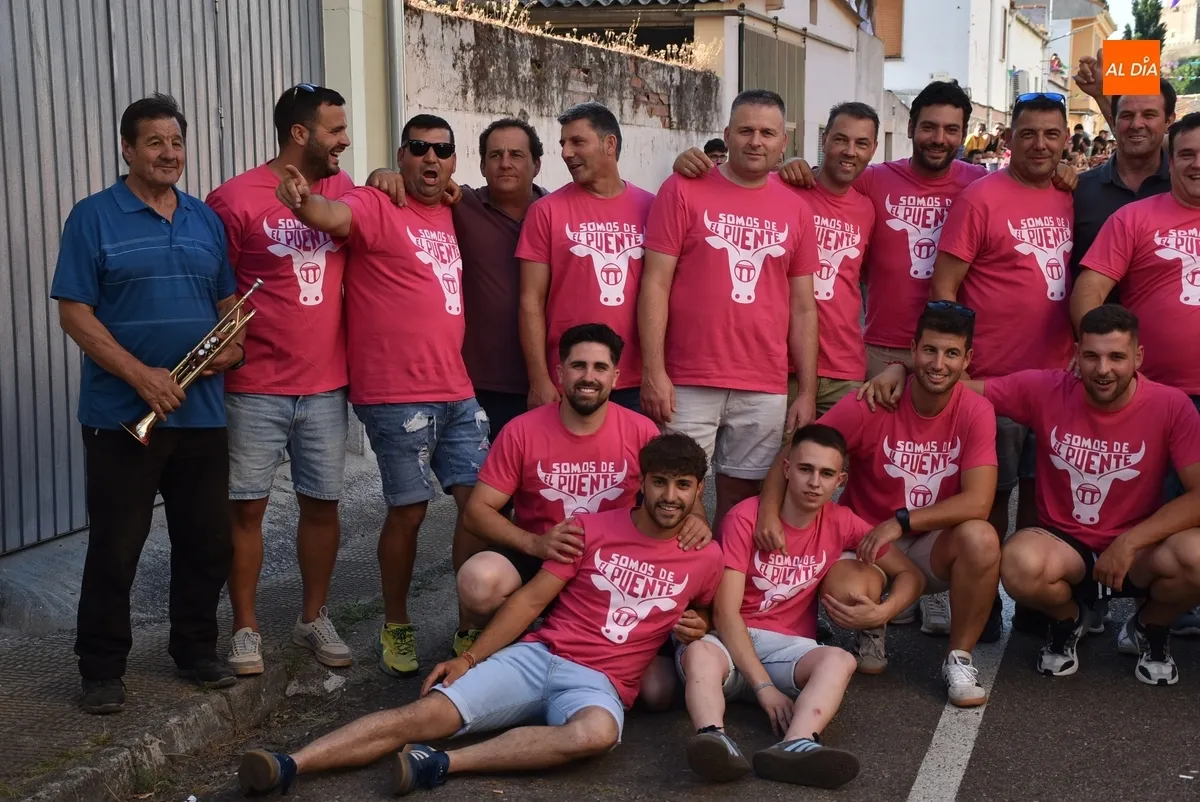 Foto 4 - El Barrio Nuevo vive su gran fiesta anual con dos vacas de gran juego y una que se lesion&oacute; al salir