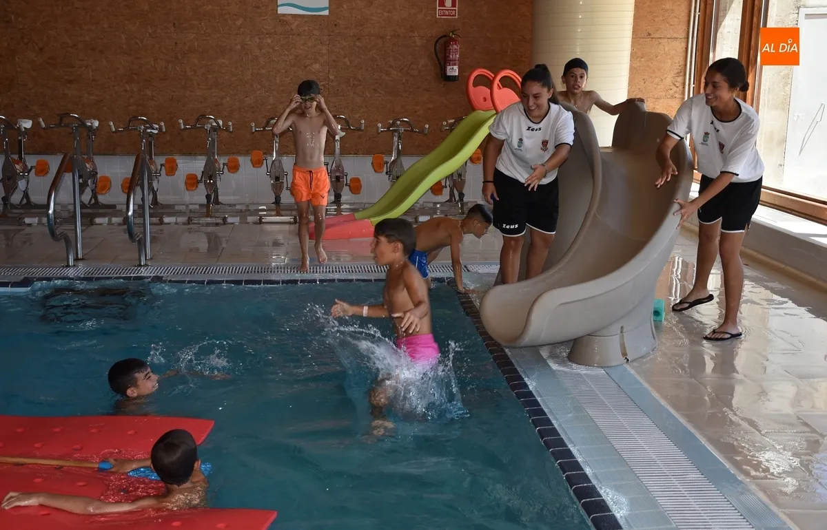 Foto 4 - Los participantes en el Mir&oacute;briga Campus disfrutan un d&iacute;a m&aacute;s del Centro Acu&aacute;tico