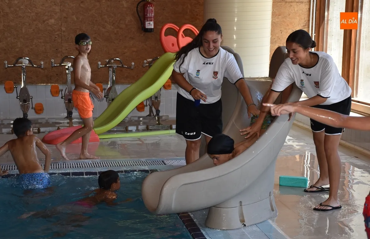 Foto 5 - Los participantes en el Mir&oacute;briga Campus disfrutan un d&iacute;a m&aacute;s del Centro Acu&aacute;tico