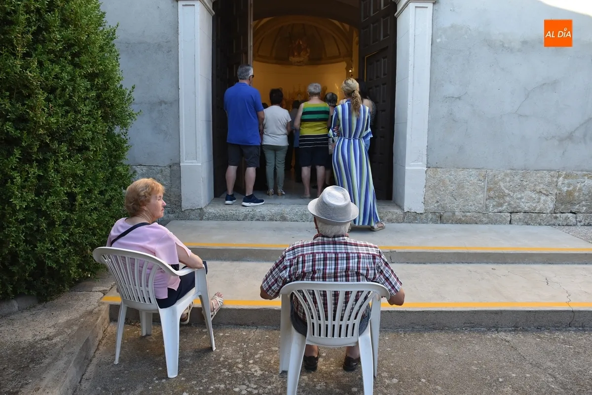 Foto 2 - Lleno total, con fieles incluso de pie, para festejar a la Virgen del Carmen en Ciudad Rodrigo