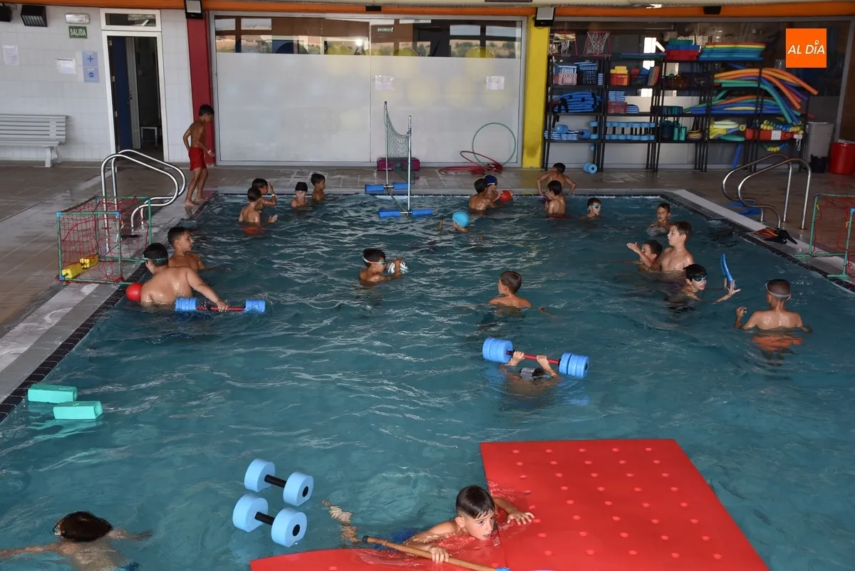 Foto 11 - Los participantes en el Mir&oacute;briga Campus disfrutan un d&iacute;a m&aacute;s del Centro Acu&aacute;tico