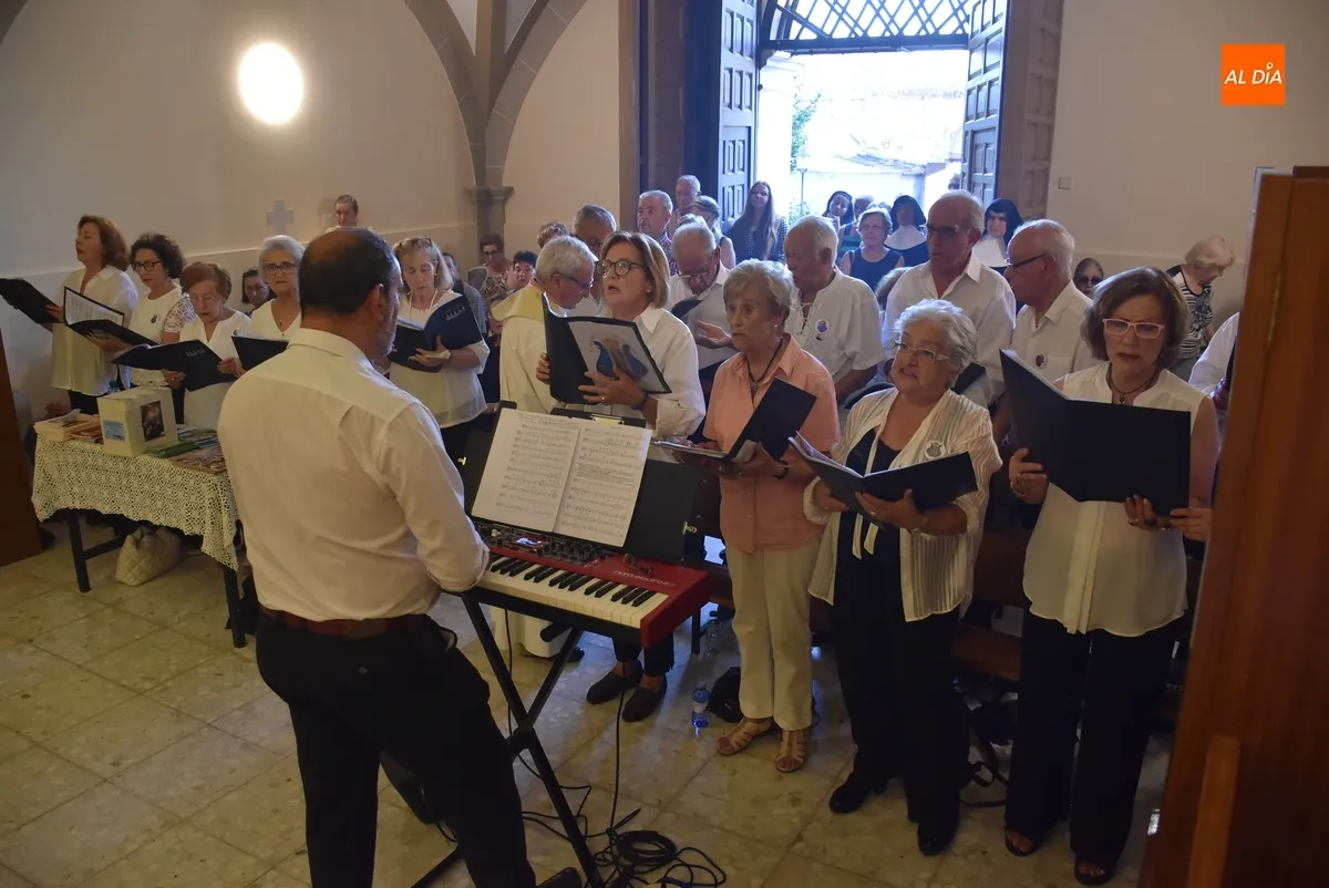 Foto 5 - Lleno total, con fieles incluso de pie, para festejar a la Virgen del Carmen en Ciudad Rodrigo