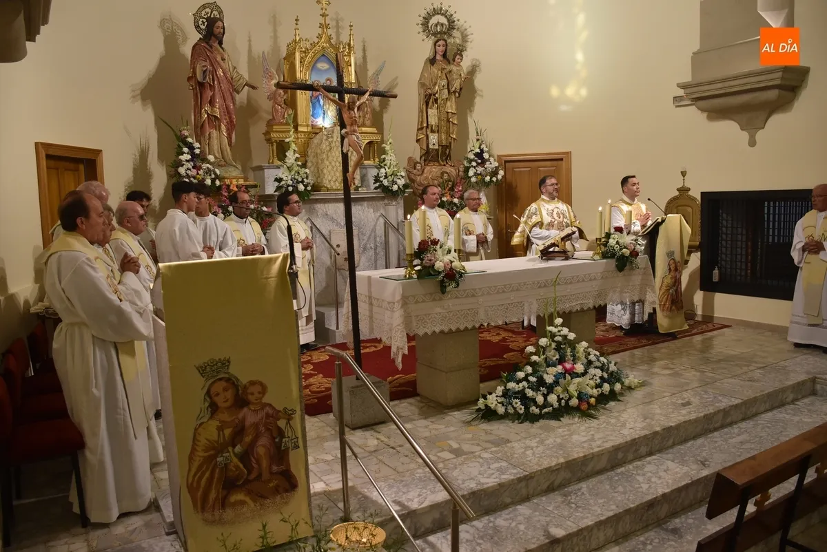 Foto 10 - Lleno total, con fieles incluso de pie, para festejar a la Virgen del Carmen en Ciudad Rodrigo