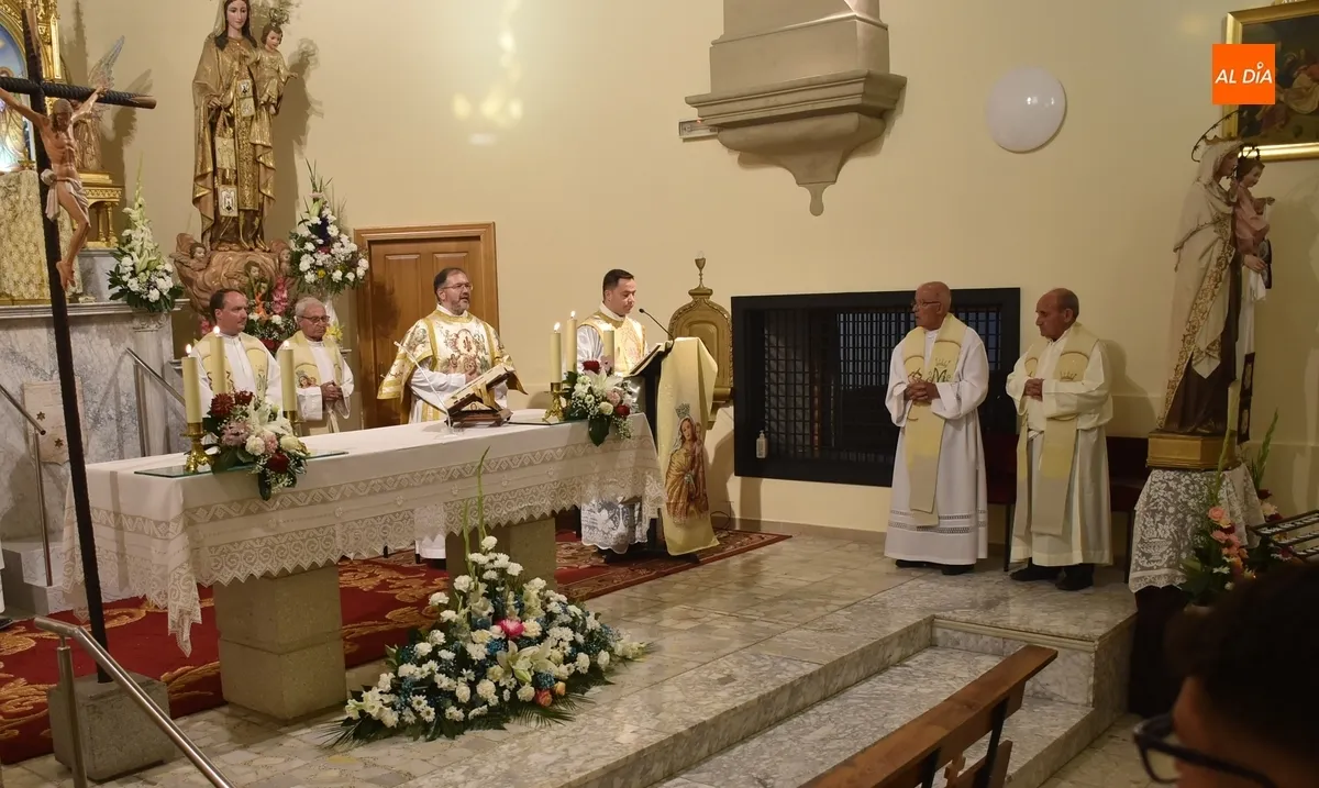 Foto 11 - Lleno total, con fieles incluso de pie, para festejar a la Virgen del Carmen en Ciudad Rodrigo