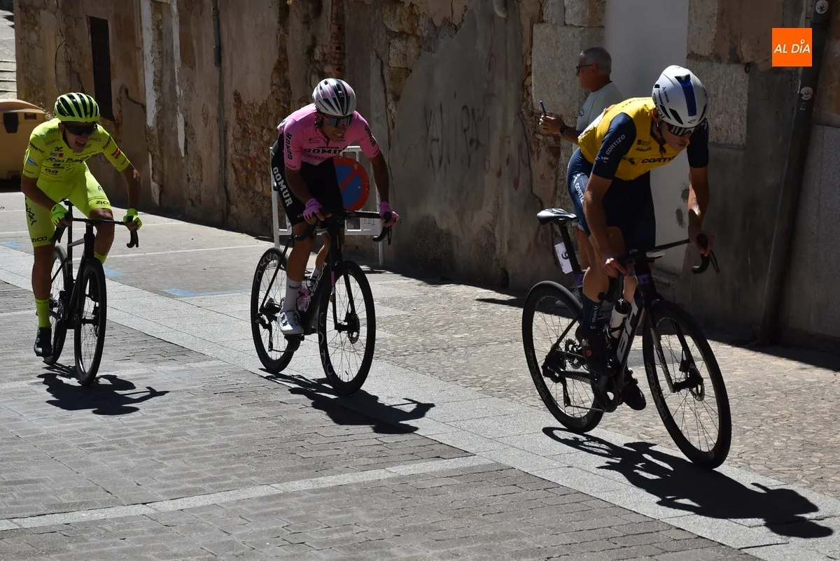 Foto 9 - Ciudad Rodrigo recibe con expectaci&oacute;n la llegada de la Vuelta a Castilla y Le&oacute;n Sub&rsquo;23 y &Eacute;lite