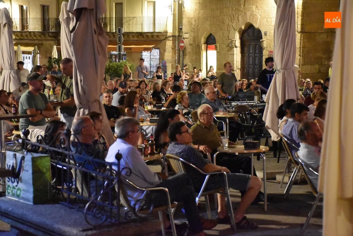 Foto 8 - El en&eacute;rgico folk de El Nido abre a lo grande las veladas de Cultura Tradicional Rayana