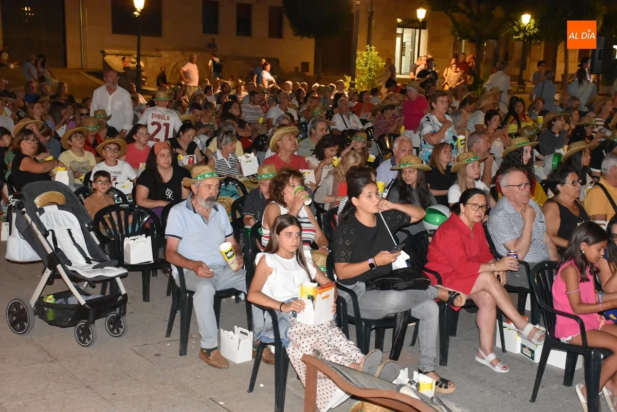Foto 11 - Amplia respuesta a la velada de cine de Iberdrola, que entreg&oacute; un ramillete de obsequios