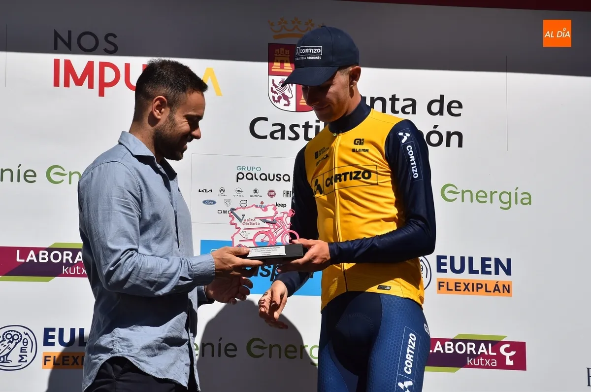 Foto 3 - Francesc Bennassar se impone en la meta de Ciudad Rodrigo, de donde sale como l&iacute;der Jorge Segurado