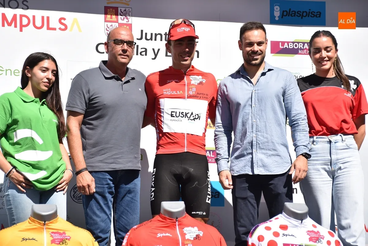Foto 7 - Francesc Bennassar se impone en la meta de Ciudad Rodrigo, de donde sale como l&iacute;der Jorge Segurado