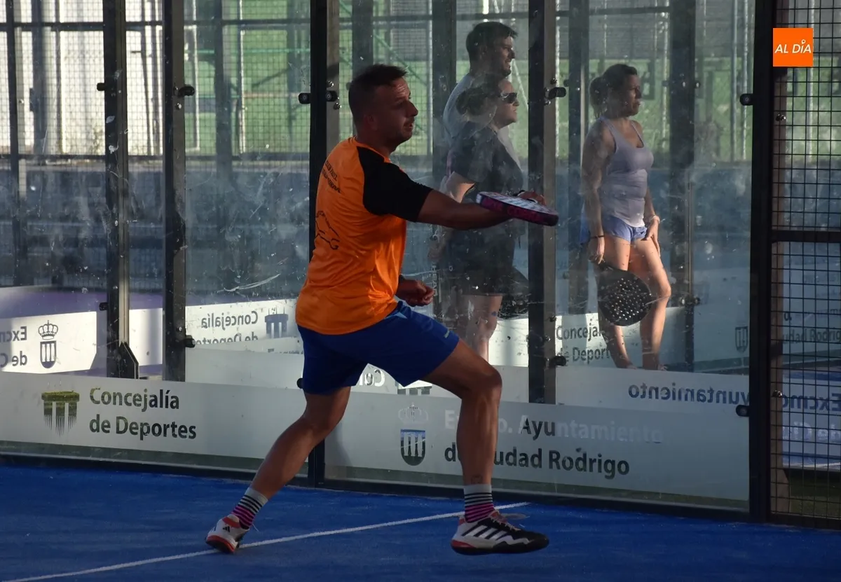 Foto 9 - El equipo de Fuentes de O&ntilde;oro gana con remontada incluida el Trofeo Diputaci&oacute;n de P&aacute;del
