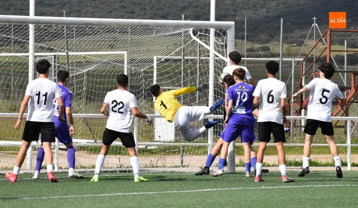 Foto 2 - Miguel Vicente sube como 3&ordm; portero al primer equipo del Ciudad Rodrigo CF