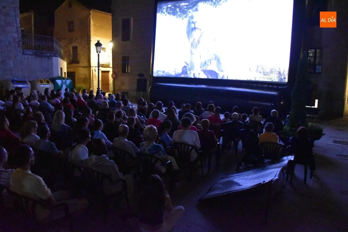 Foto 3 - Entretenida velada de cine al aire libre descubriendo la legendaria historia de Mufasa