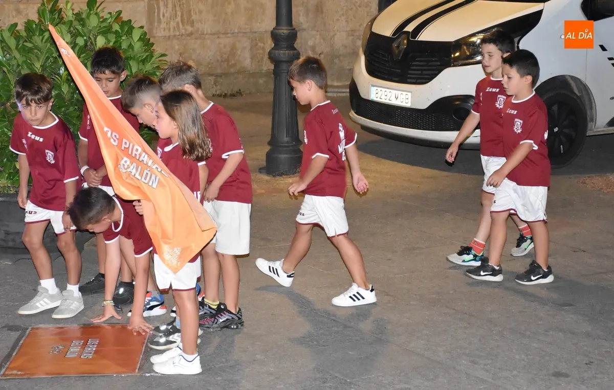 Foto 5 - El Mir&oacute;briga Campus festeja la conclusi&oacute;n de su 10&ordf; edici&oacute;n cantando el Cumplea&ntilde;os Feliz
