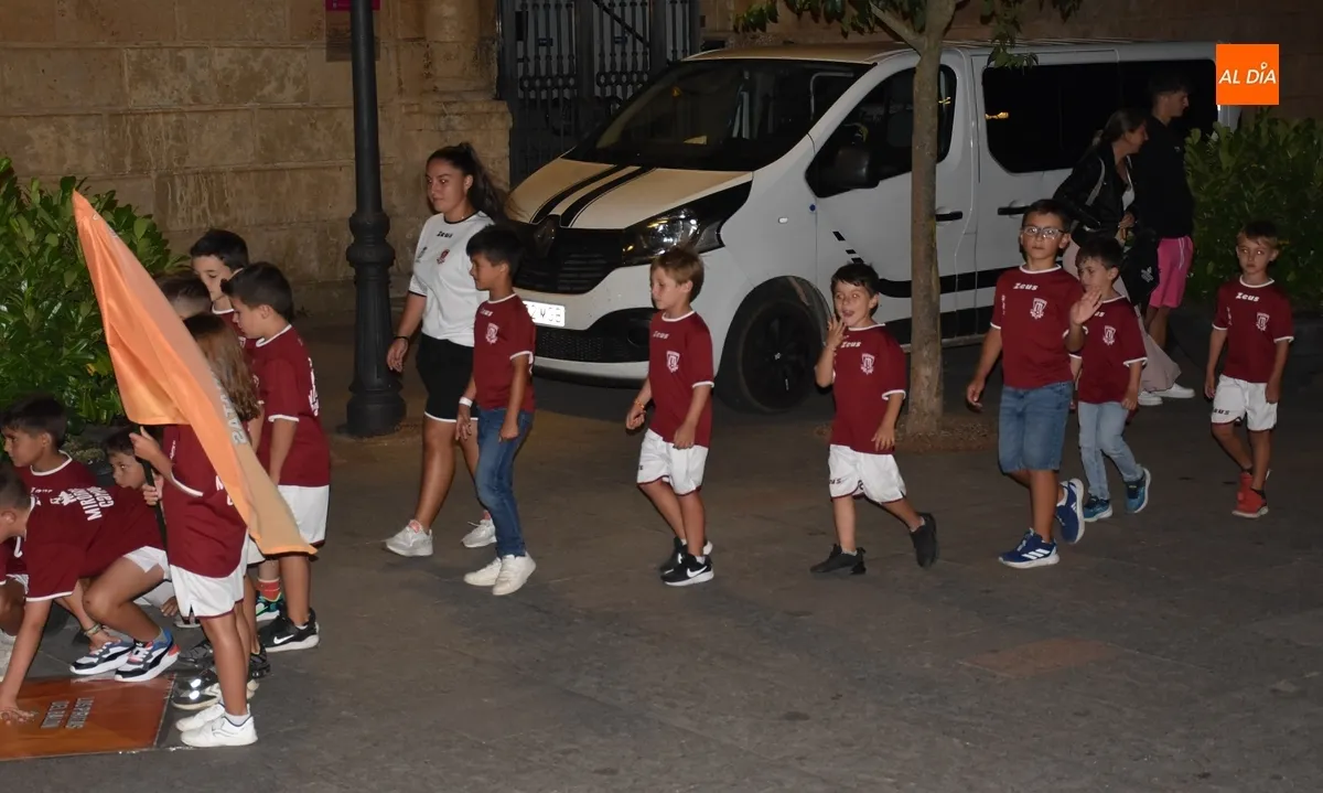 Foto 6 - El Mir&oacute;briga Campus festeja la conclusi&oacute;n de su 10&ordf; edici&oacute;n cantando el Cumplea&ntilde;os Feliz