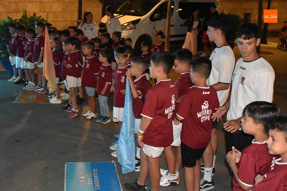 Foto 8 - El Mir&oacute;briga Campus festeja la conclusi&oacute;n de su 10&ordf; edici&oacute;n cantando el Cumplea&ntilde;os Feliz