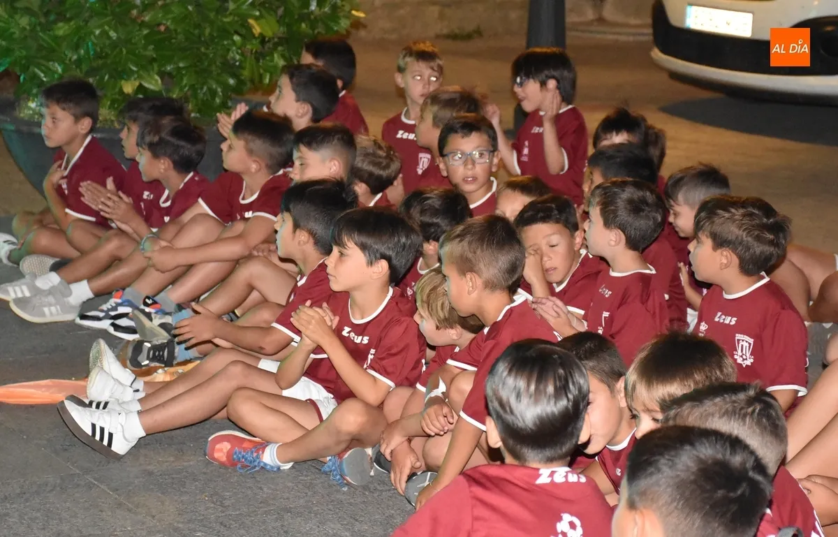 Foto 10 - El Mir&oacute;briga Campus festeja la conclusi&oacute;n de su 10&ordf; edici&oacute;n cantando el Cumplea&ntilde;os Feliz
