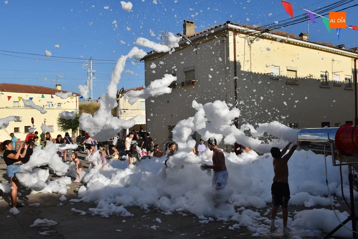 Foto 5 - L@s ni&ntilde;@s protagonizan la apertura de las fiestas de la Avenida de Espa&ntilde;a