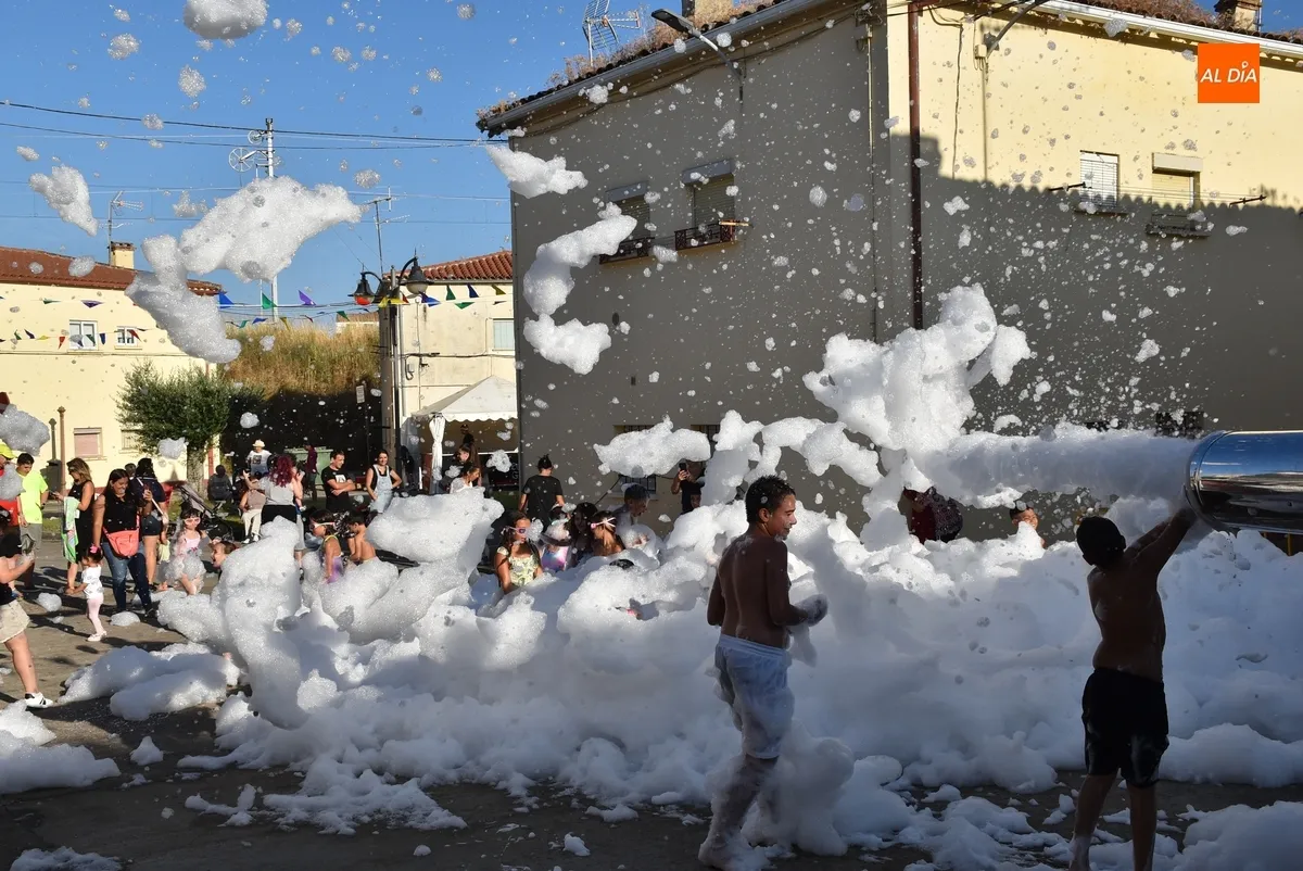 Foto 6 - L@s ni&ntilde;@s protagonizan la apertura de las fiestas de la Avenida de Espa&ntilde;a