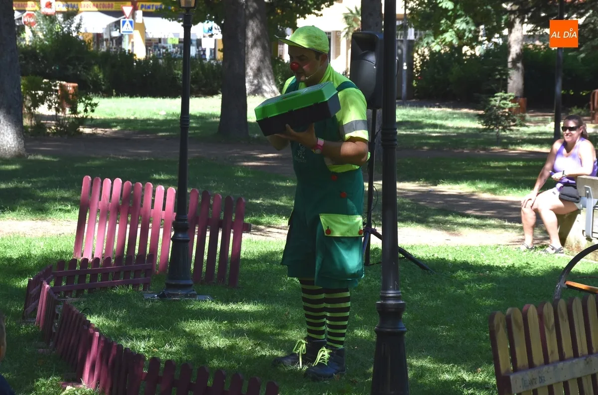 Foto 4 - Claudio Cleaner Clown protagoniza una sesi&oacute;n teatral con conciencia ecol&oacute;gica en La Florida