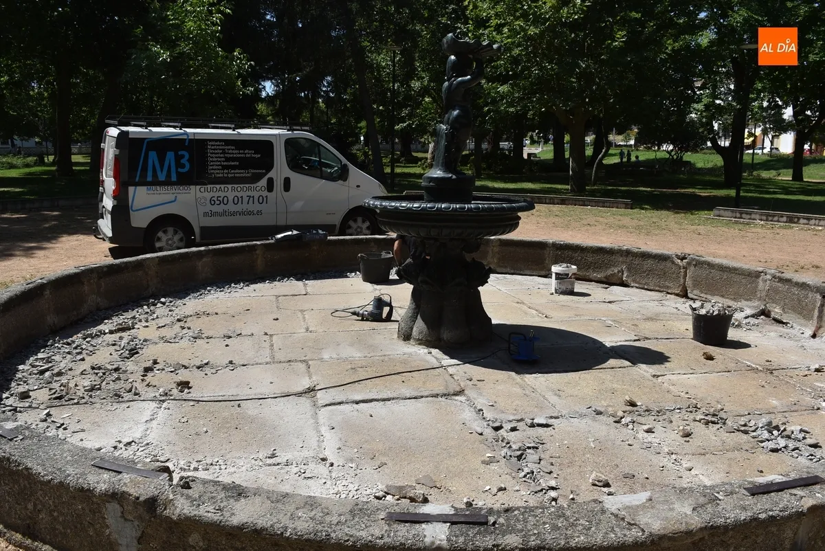 Foto 3 - En marcha la reparaci&oacute;n de la fuente de La Florida