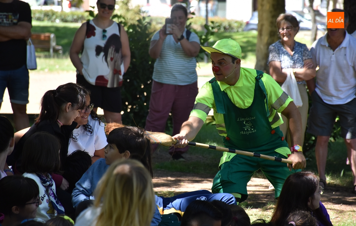 Claudio Cleaner Clown protagoniza una sesión teatral con conciencia ecológica en La Florida