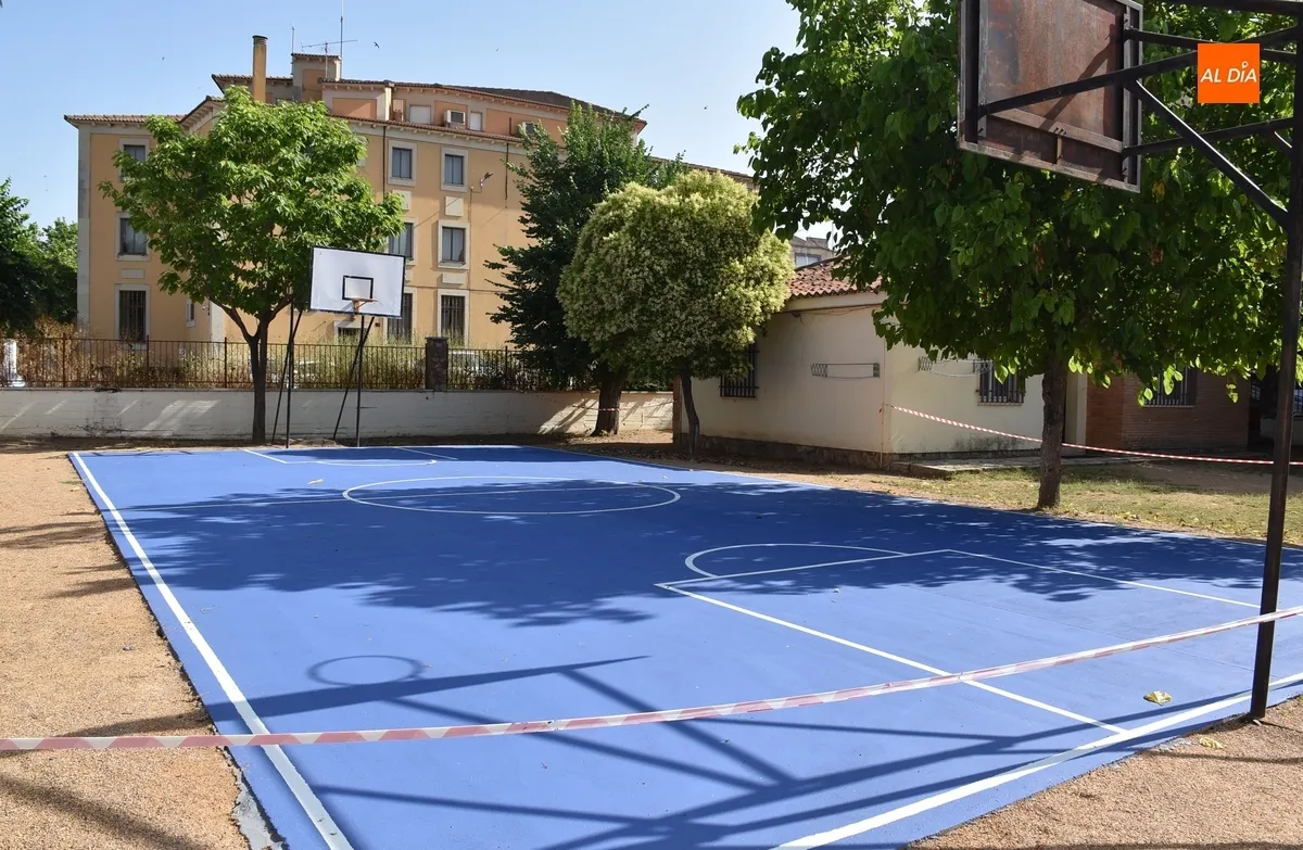 Foto 3 - Nueva vida para la veterana pista de basket del Colegio San Francisco