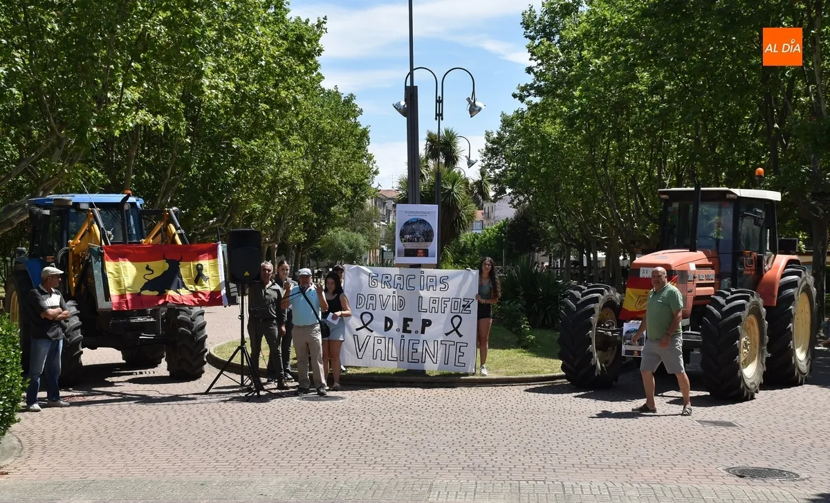 Foto 2 - Unas 150 personas homenajean a David Lafoz exigiendo &ldquo;basta de criminalizar al campo&rdquo;