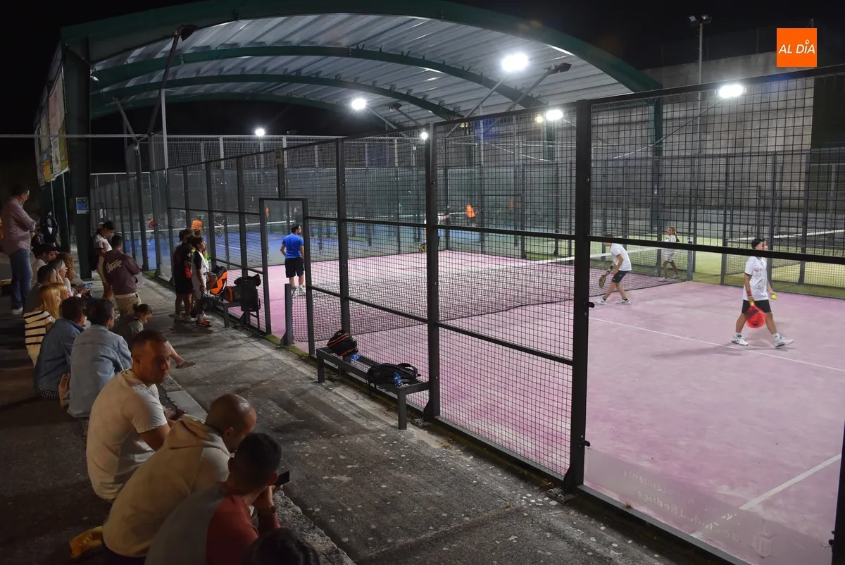 Foto 3 - En marcha el Torneo de P&aacute;del con un rotundo &eacute;xito de participaci&oacute;n y fant&aacute;stico ambiente