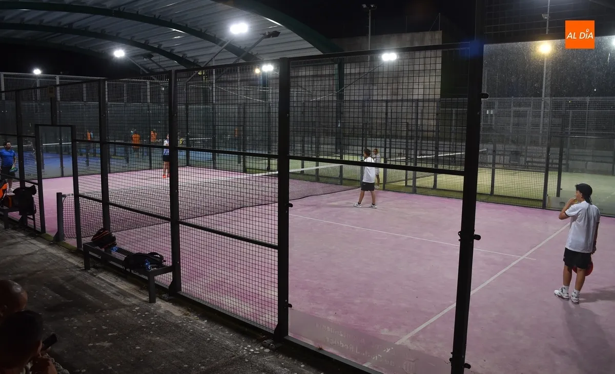 Foto 4 - En marcha el Torneo de P&aacute;del con un rotundo &eacute;xito de participaci&oacute;n y fant&aacute;stico ambiente
