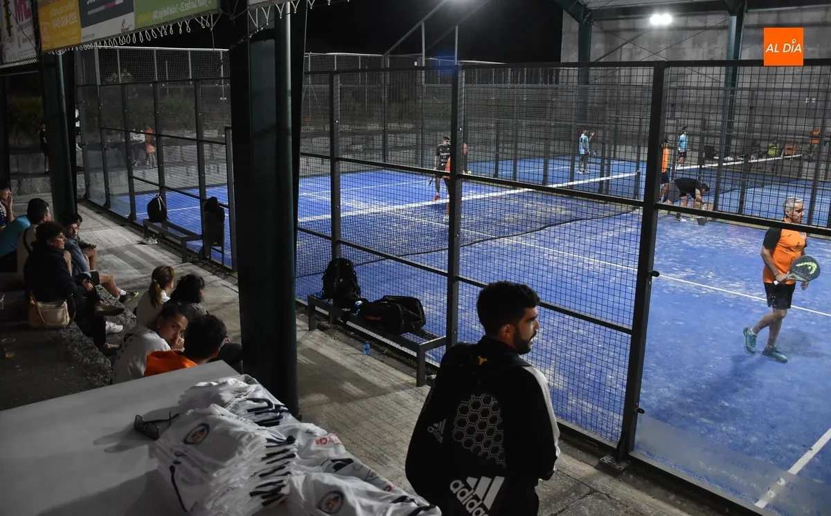 Foto 5 - En marcha el Torneo de P&aacute;del con un rotundo &eacute;xito de participaci&oacute;n y fant&aacute;stico ambiente