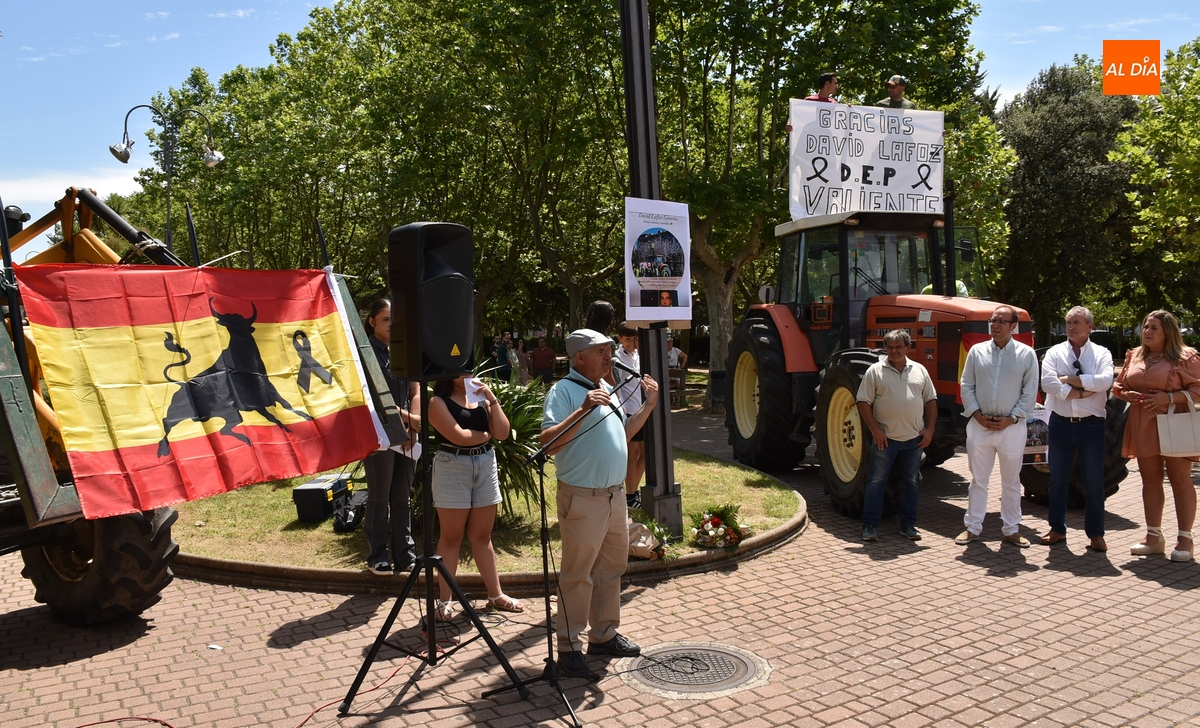 Unas 150 personas homenajean a David Lafoz gritando basta de criminalizar al campo