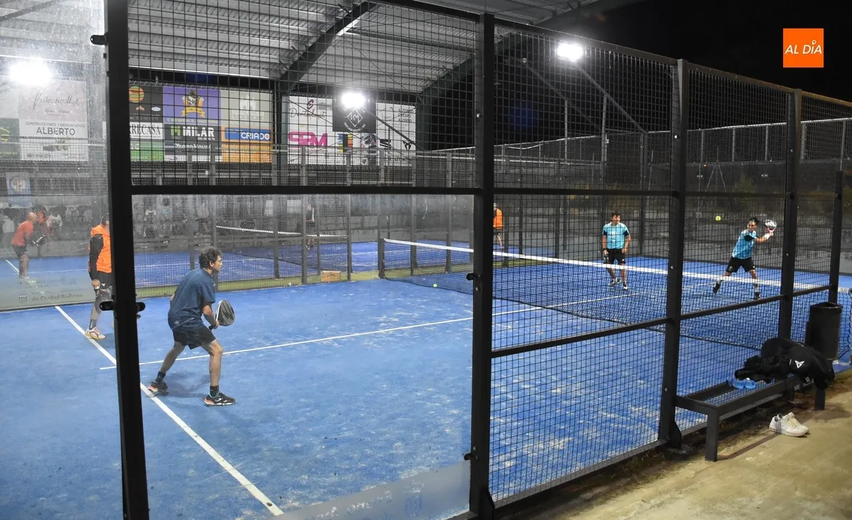 Foto 7 - En marcha el Torneo de P&aacute;del con un rotundo &eacute;xito de participaci&oacute;n y fant&aacute;stico ambiente