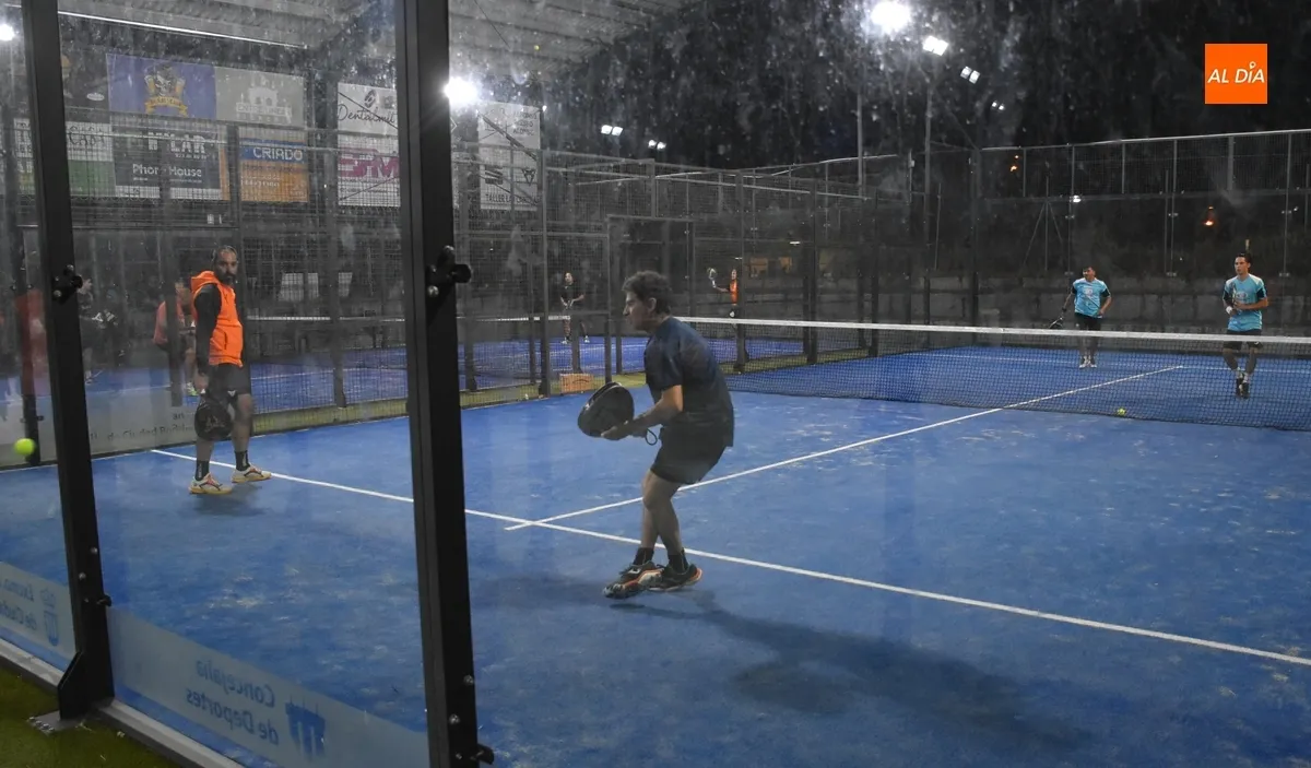 Foto 10 - En marcha el Torneo de P&aacute;del con un rotundo &eacute;xito de participaci&oacute;n y fant&aacute;stico ambiente