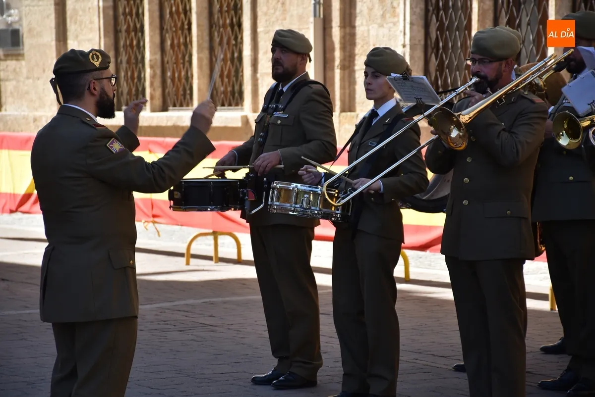 Foto 3 - La Banda de Guerra del REI N&ordm;11 completa con sus sones la ma&ntilde;ana de recuerdo y homenaje