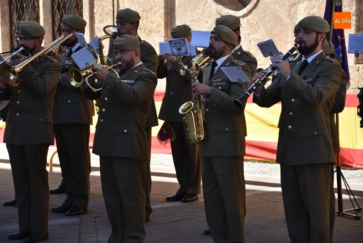 Foto 4 - La Banda de Guerra del REI N&ordm;11 completa con sus sones la ma&ntilde;ana de recuerdo y homenaje