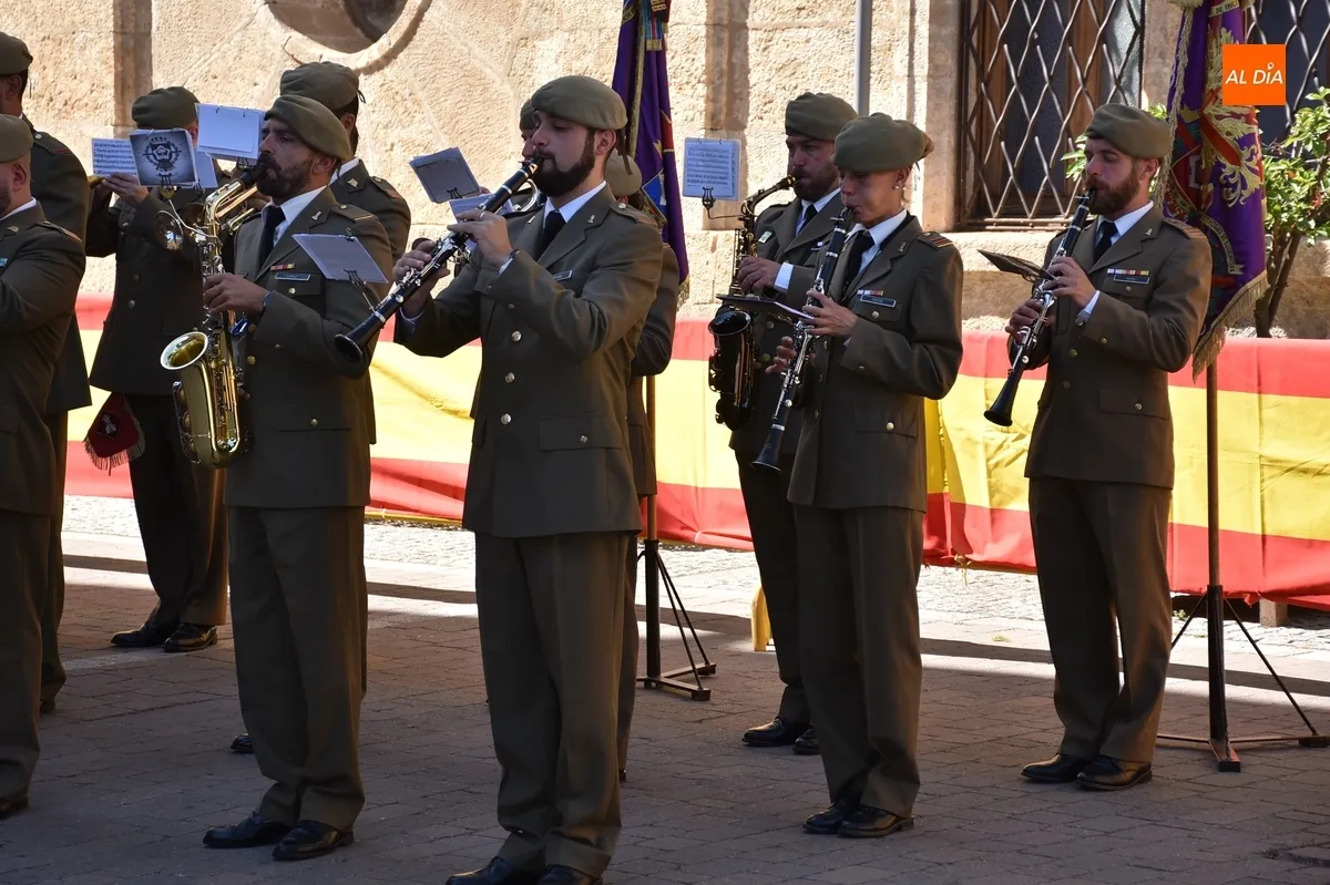 Foto 5 - La Banda de Guerra del REI N&ordm;11 completa con sus sones la ma&ntilde;ana de recuerdo y homenaje