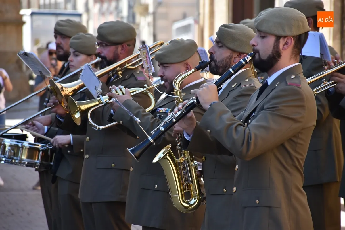 Foto 6 - La Banda de Guerra del REI N&ordm;11 completa con sus sones la ma&ntilde;ana de recuerdo y homenaje