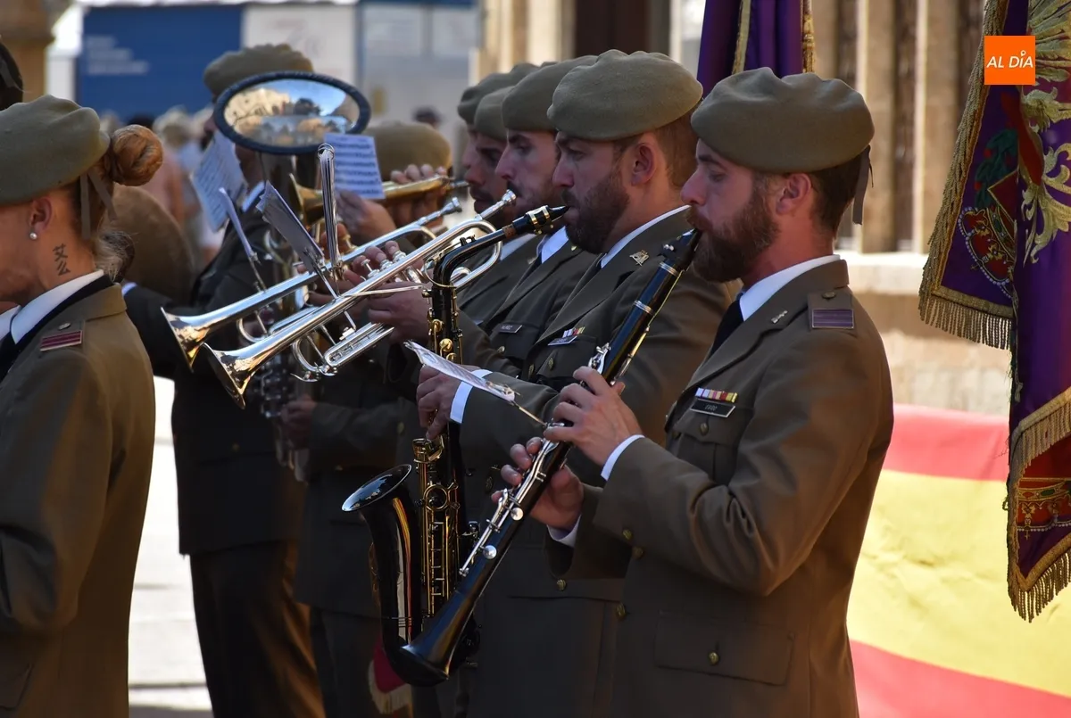 Foto 8 - La Banda de Guerra del REI N&ordm;11 completa con sus sones la ma&ntilde;ana de recuerdo y homenaje