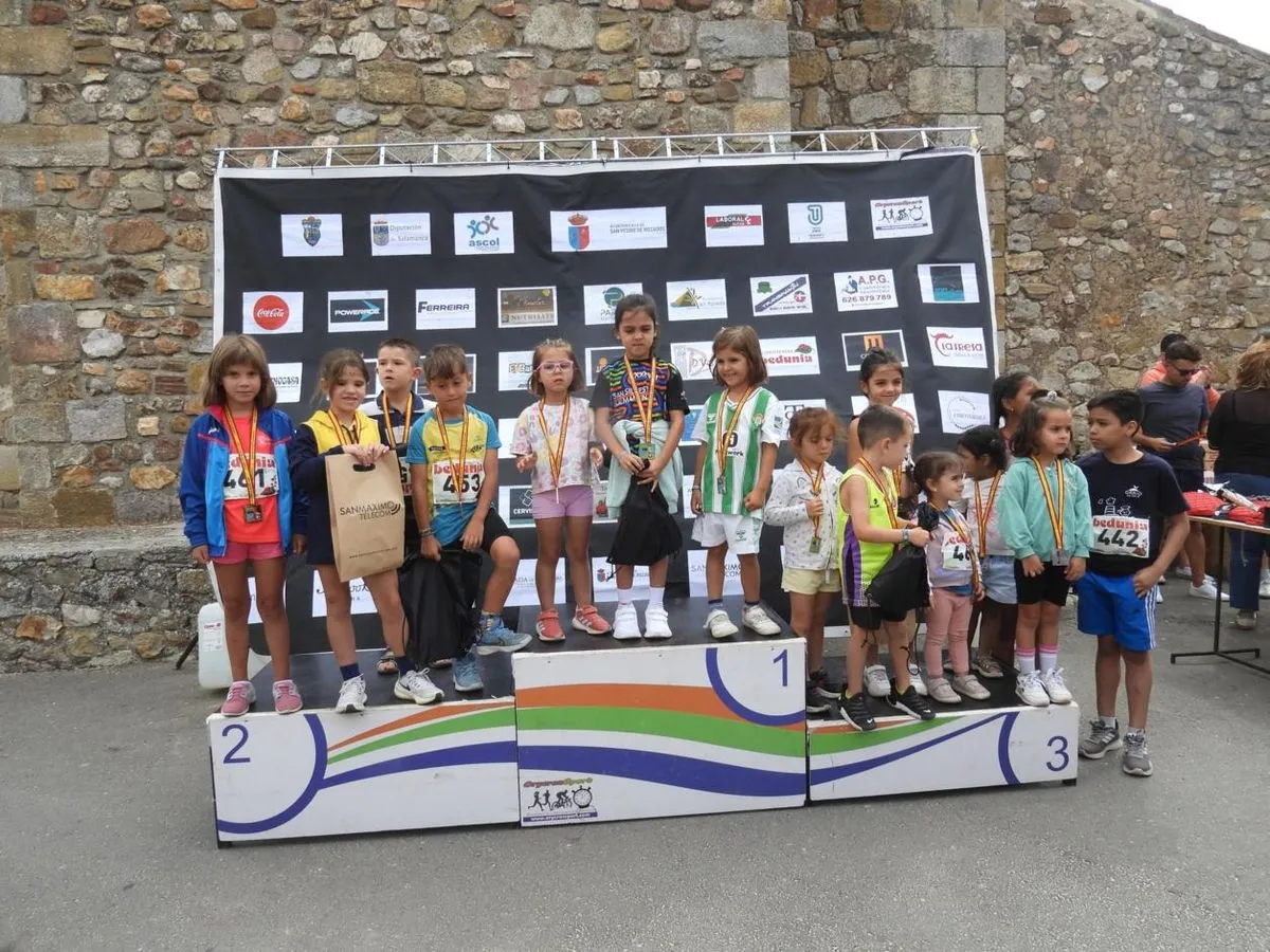 Foto 10 - FOTOS | H&eacute;ctor Rodr&iacute;guez S&aacute;nchez y Andrea Ja&eacute;n Mart&iacute;nez se imponen en la II Carrera Solidaria 'San Pedreja'